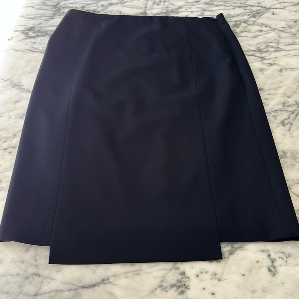 Theory skirt size 4 in navy